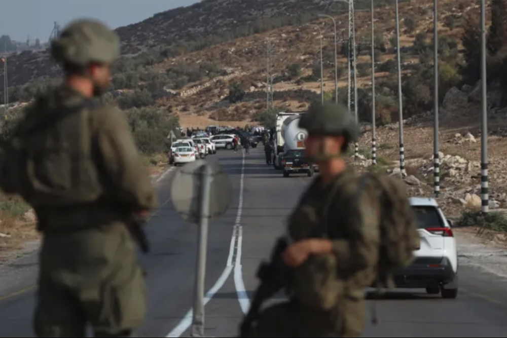 اعتقالات واقتحامات متواصلة في أنحاء الضفة وسعي إسرائيلي لضمها