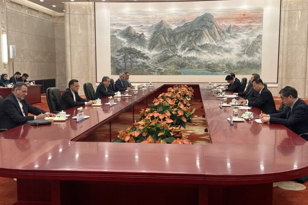 وزير الخارجية الايراني يلتقي النائب الأول لرئيس وزراء الصين