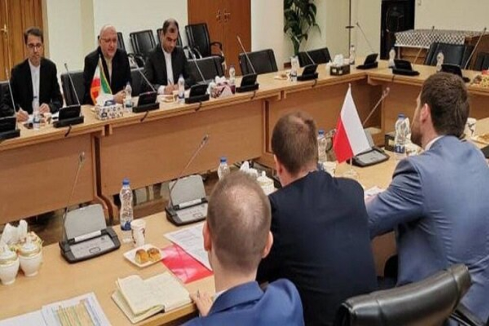 إيران وبولندا تعقدان مشاورات سياسية ثنائية