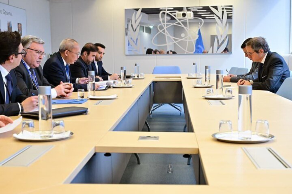 ممثلو إيران وروسيا والصين يجتمعون مع غروسي في فيينا