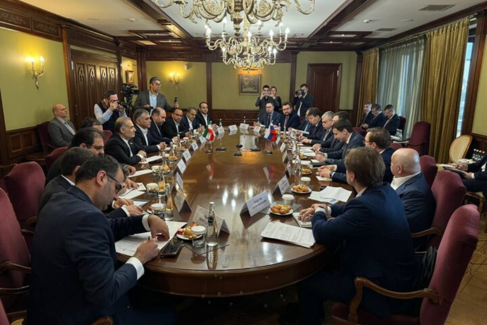 وزير النفط الايراني يلتقي مع نائب رئيس الوزراء الروسي في موسكو