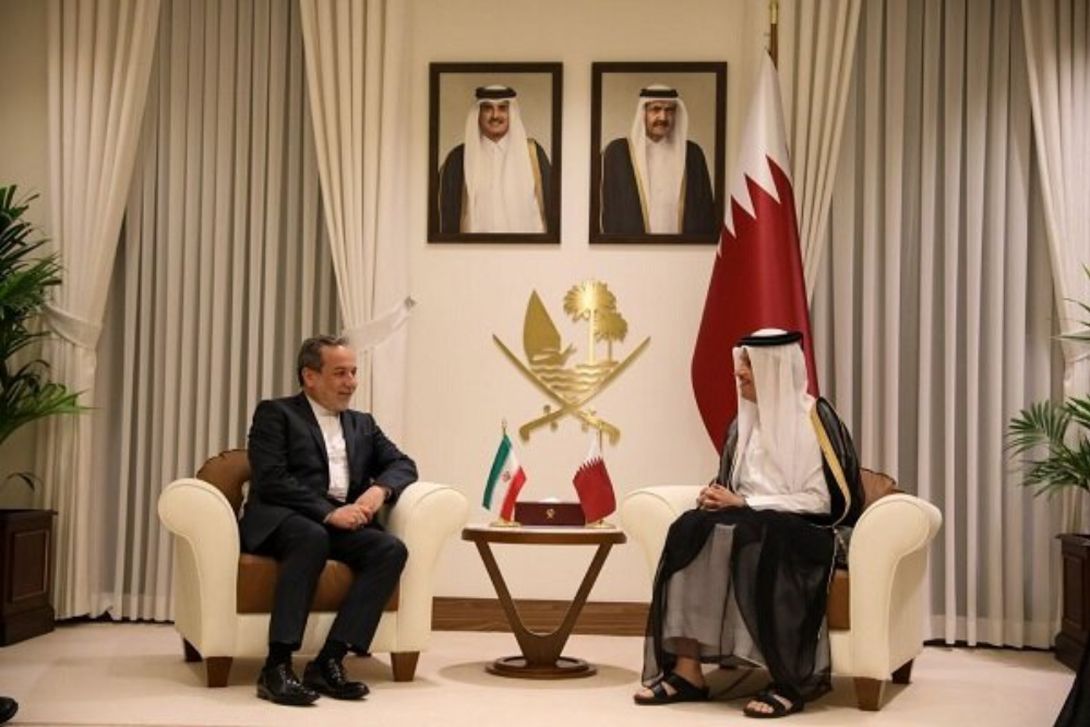 وزير الخارجية الإيراني يناقش مع نظيره القطري اخر تطورات العلاقات الثنائية والاقليمية والدولية
