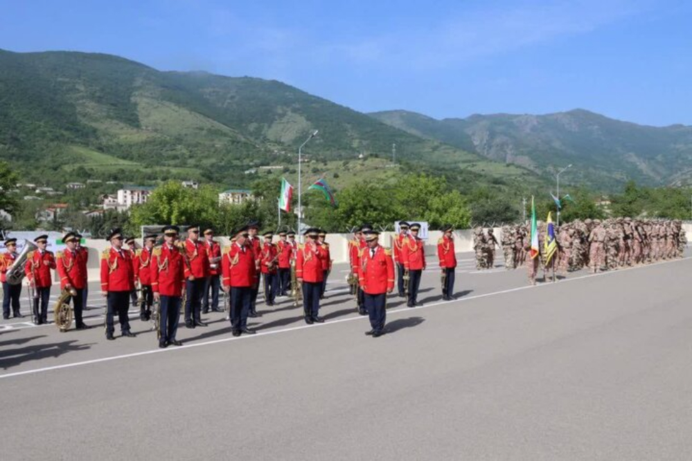 اليوم الثاني من المناورات المشتركة بين الحرس الثوري الإيراني والجيش الأذربيجاني