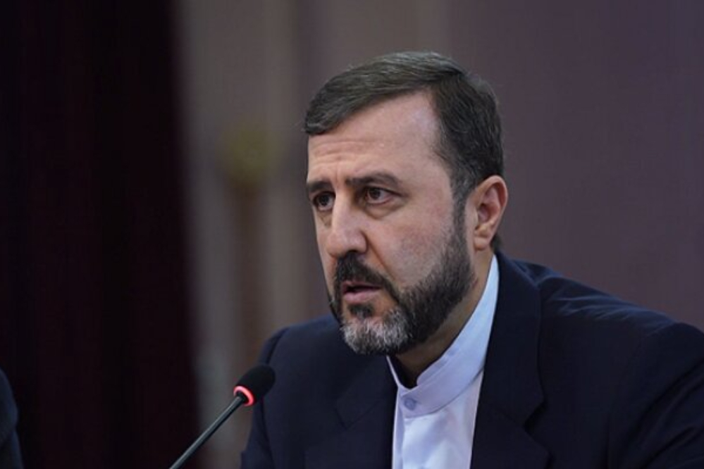 غريب آبادي: العقوبات الأحادية الجانب تنتهك حقوق الإنسان وتحرم المرضى من العلاج