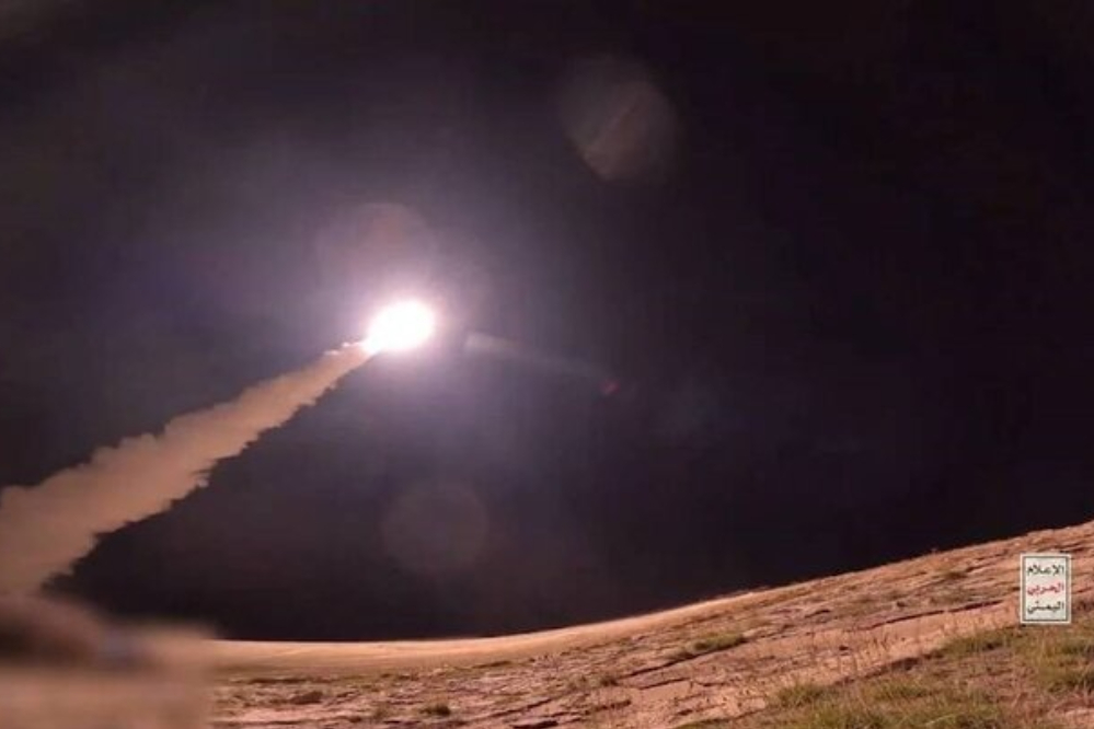 بالستي يمني يستهدف مطار "بن غوريون" في الاراضي المحتلة