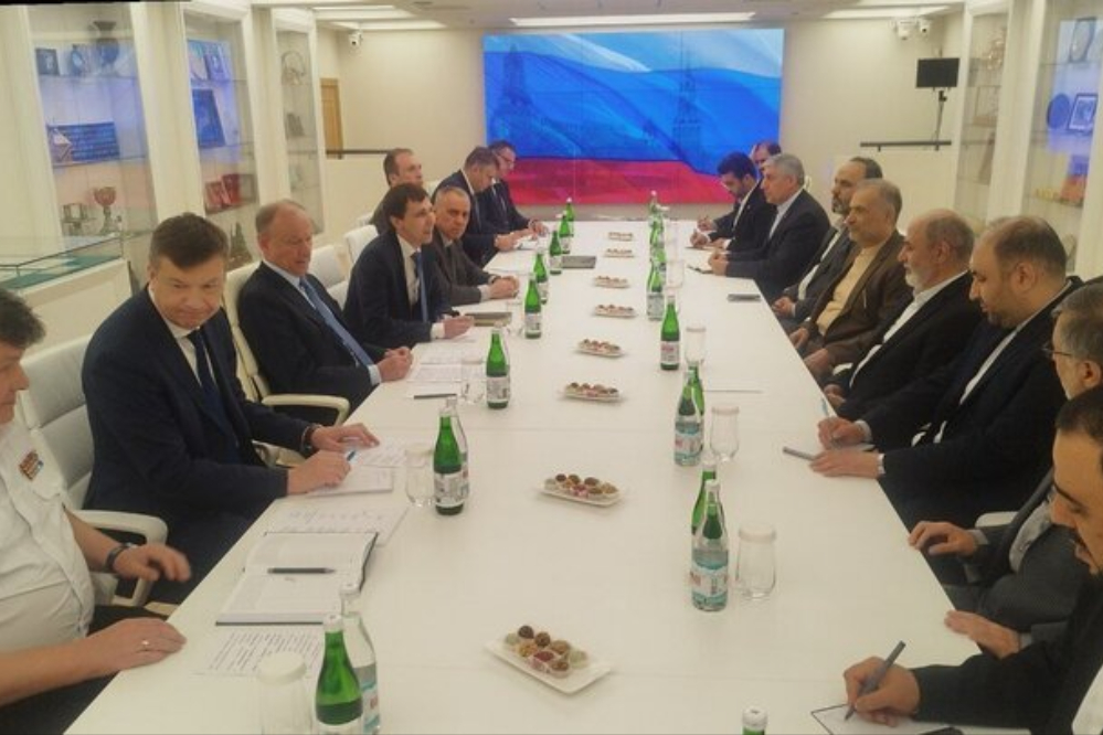 أحمديان يلتقي مساعد بوتين في موسكو