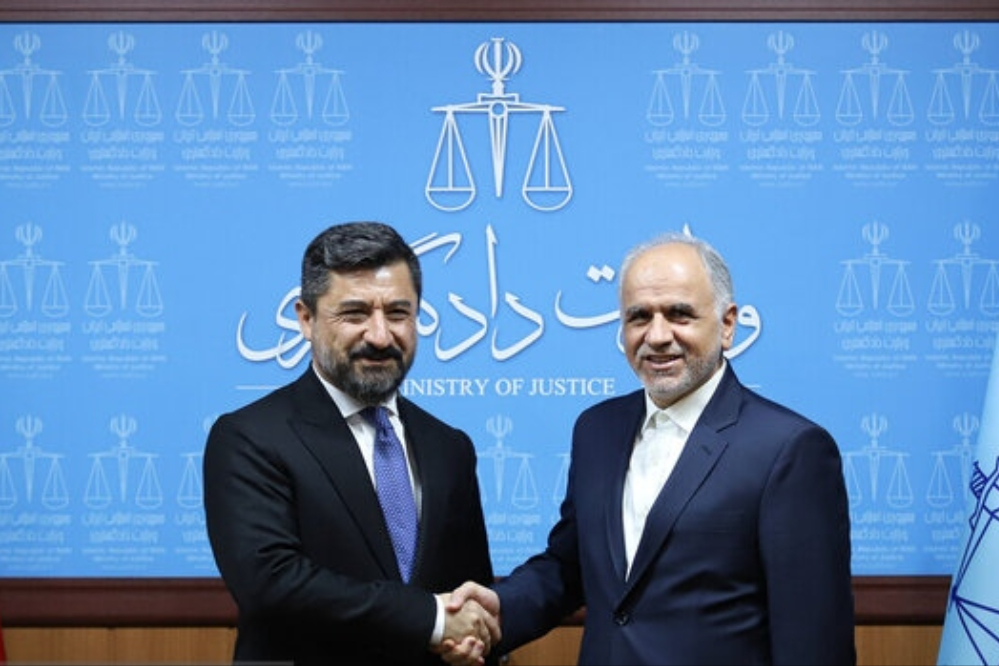 وزير العدل الإيراني يستقبل نظيره العراقي