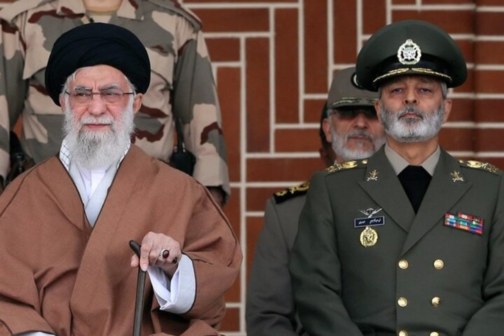 قائد الثورة يُعيّن اللواء موسوي رئيساً لهيئة الأركان العامة للقوات المسلحة