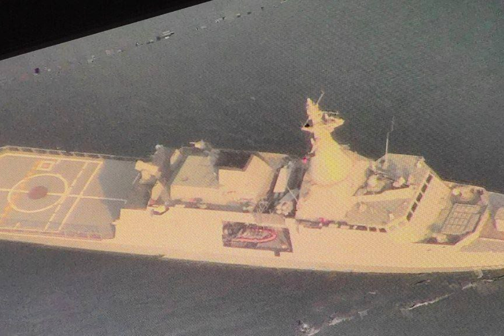 الجيش الإيراني يوقف مدمّرة تجسّسية بريطانية في بحر عُمان