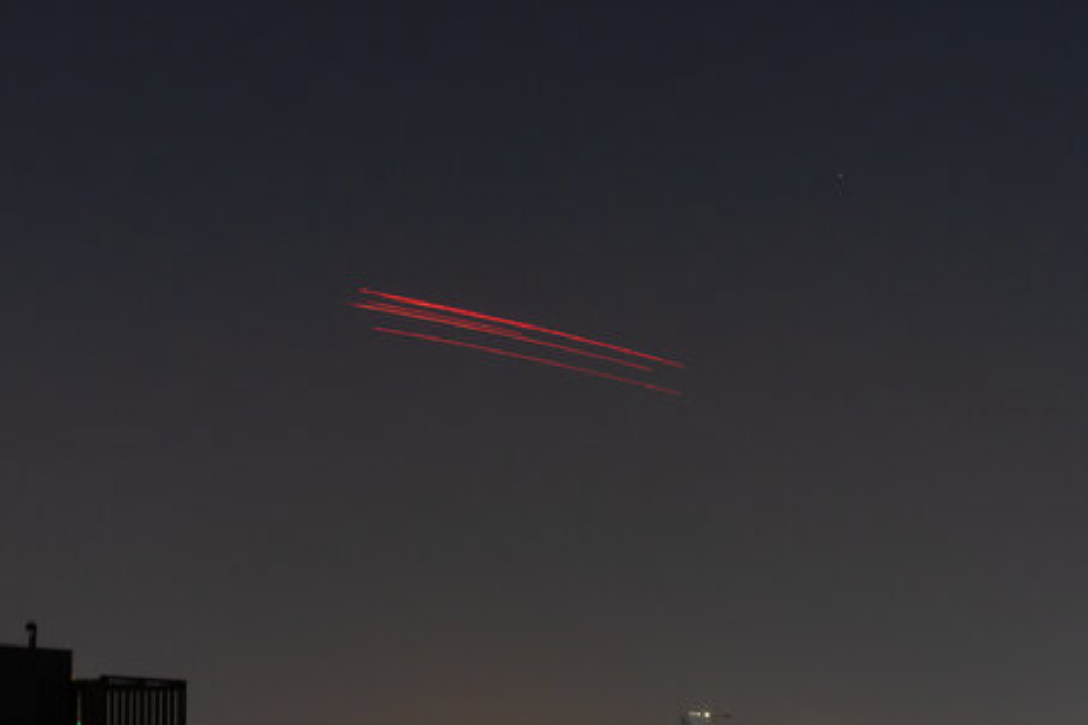 هدير منظومة الدفاع الجوي في عدد من المحافظات الإيرانية ضد أهداف معادية