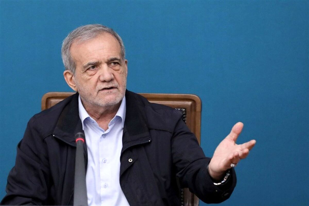 الرئيس الايراني: سنتجاوز أي أزمة بالوحدة الوطنية