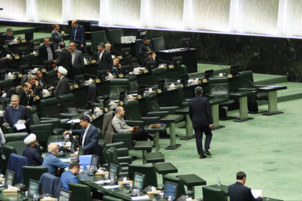 البرلمان الإيراني يحذر الصهاينة: توقفوا عن مواصلة شروركم