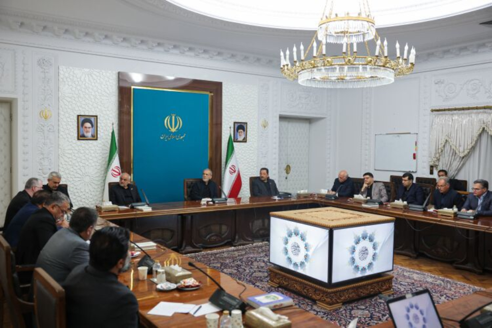 الرئيس بزشيكان: إذا دخل الشعب الى الميدان لن ينال اي خطر وتهديد من البلاد