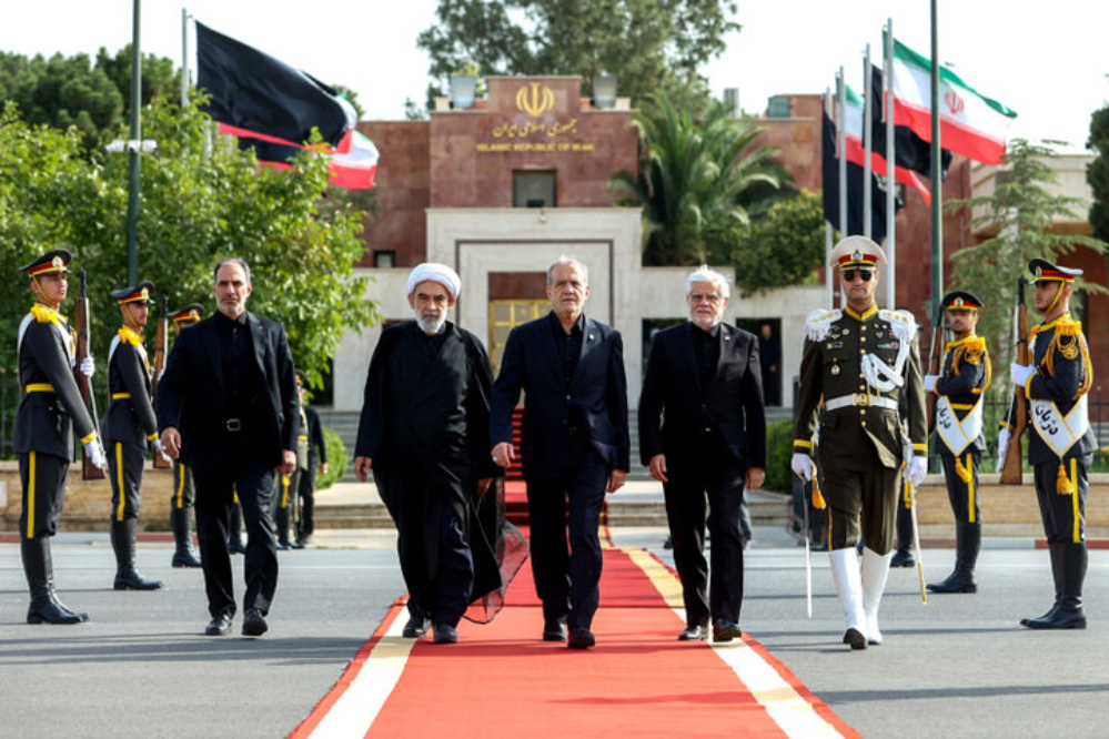 الرئيس الايراني يغادر إلى أذربيجان