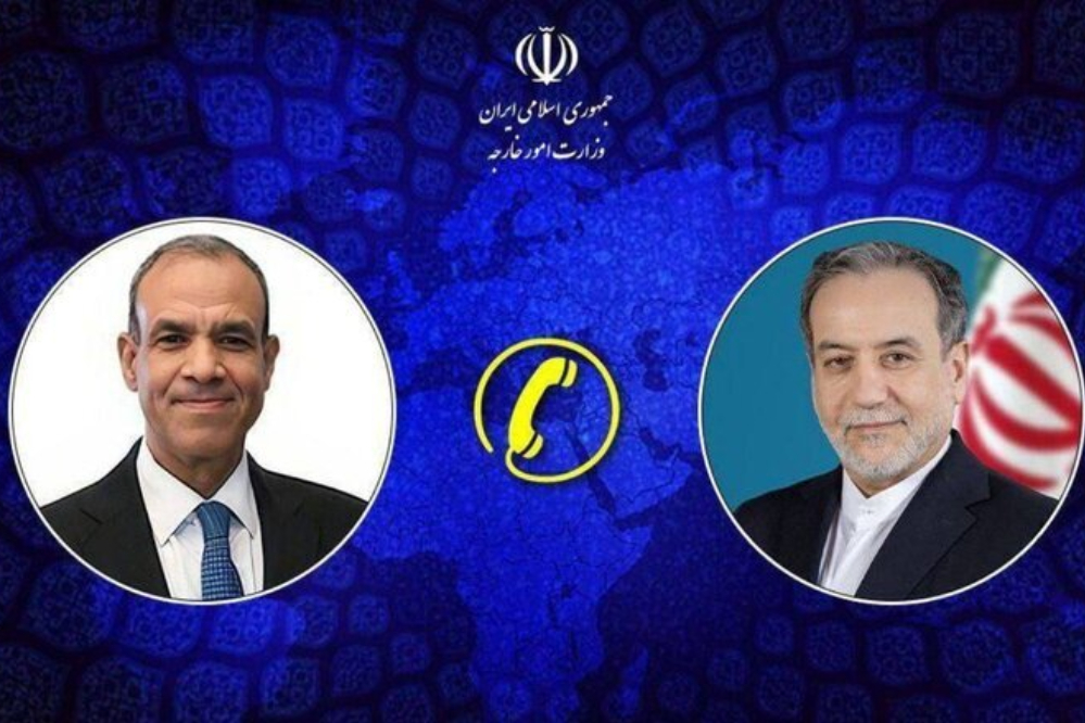 وزيرا الخارجية الإيراني والمصري يبحثان التطورات الإقليمية في اتصال هاتفي