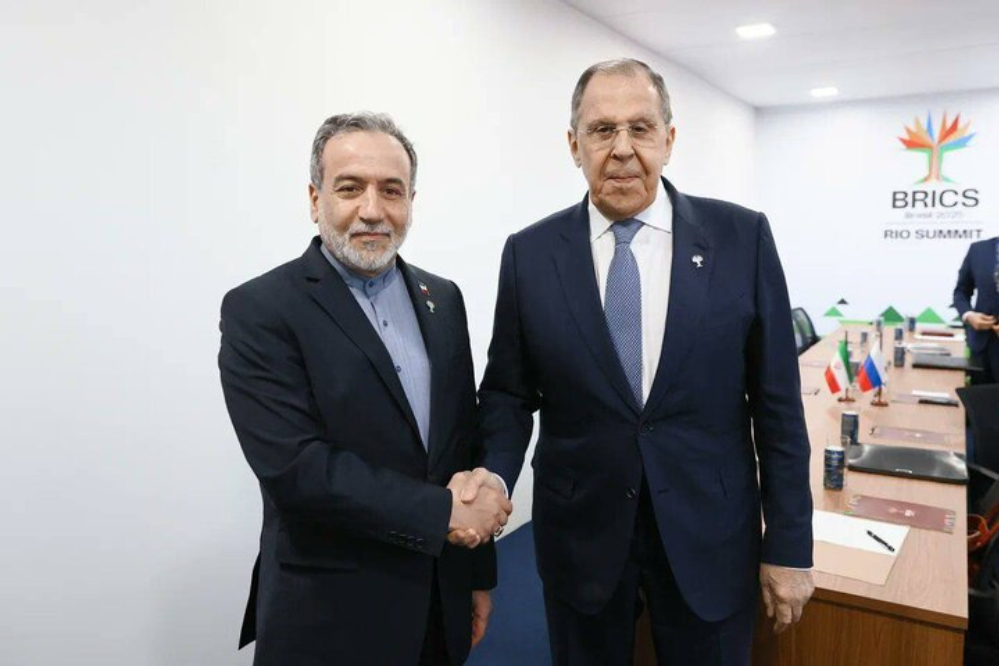 عراقجي للافروف: جميع الحكومات مُلزمة بحماية السلام والأمن الدوليين