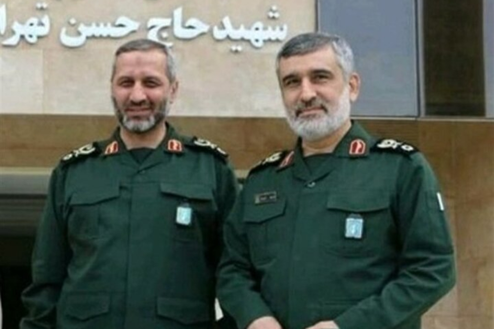 عائلة الشهيد حاجي زاده للعميد موسوي: استمروا في الطريق حتى تدمير إسرائيل