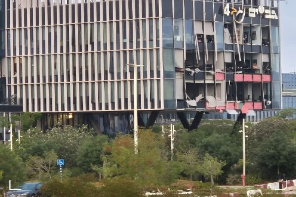 الصورايخ الايرانية تخيف الخبراء الصهاينة وتجبرهم على الفرار الى الخارج