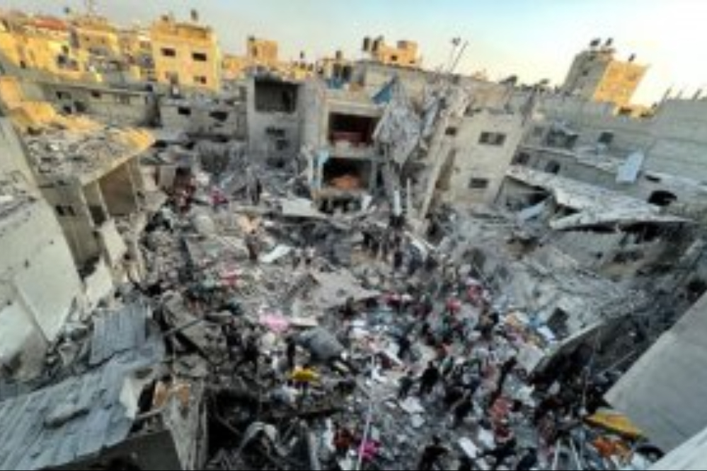 16 شهيداً في قصف الاحتلال طابور توزيع مكملات غذائية للأطفال بدير البلح