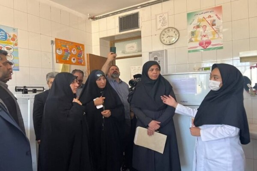 نائبة الرئيس الإيراني تزور مركز تربت‌جام للاجئين وتؤكد احترام حقوق المهاجرين