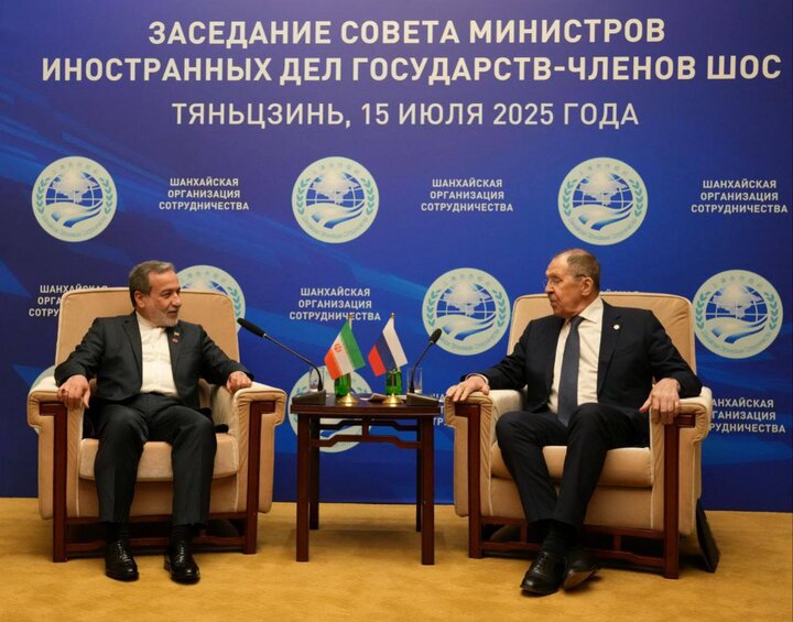 وزير الخارجية الايراني يلتقي نظيره الروسي في الصين