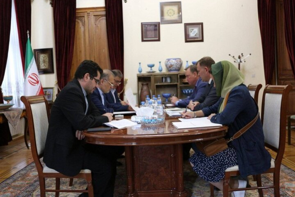 السفير الايراني ونائب وزير النقل الروسي يتباحثان حول التعاون الثنائي في مجال النقل