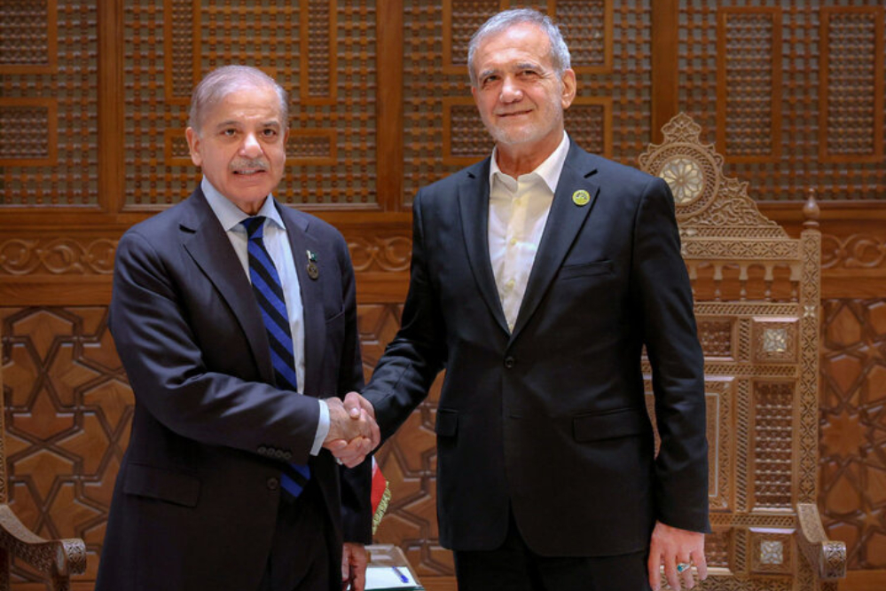 الرئيس الايراني يزور باكستان السبت