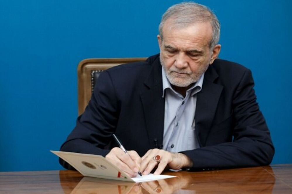 الرئيس بزشكيان يهنئ المنتخب الوطني للمصارعة للناشئين على فوزه بالبطولة