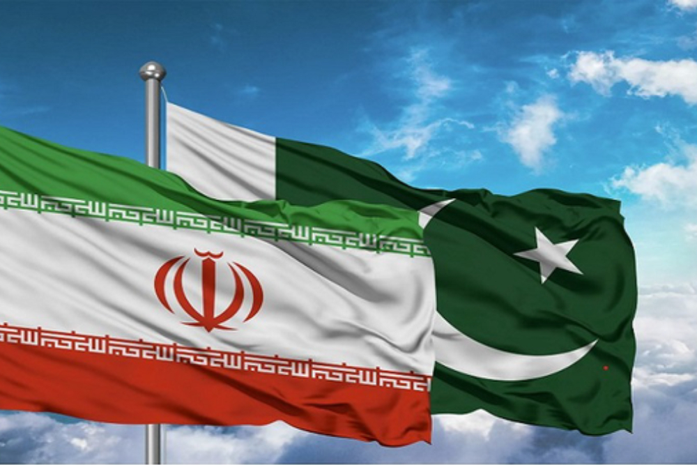 وزير الإعلام الباكستاني : طهران وإسلام آباد تلعبان دورا مهما في السلام الإقليمي