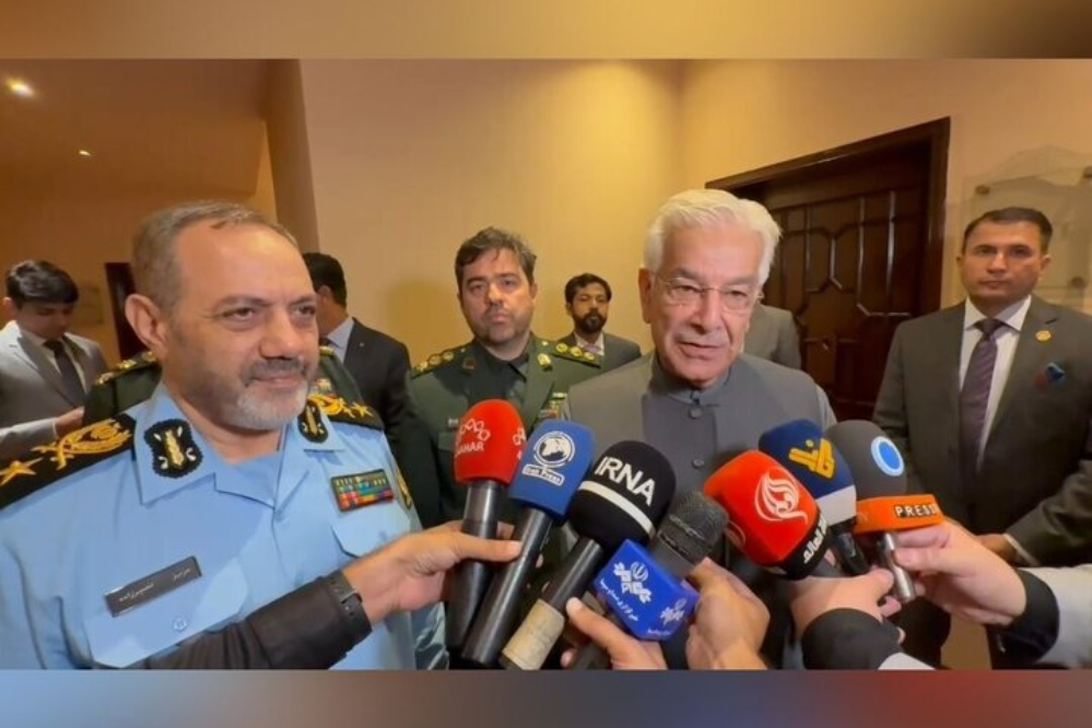 وزير الدفاع الباكستاني: نرغب في الشراكة مع إيران من أجل السلام الإقليمي