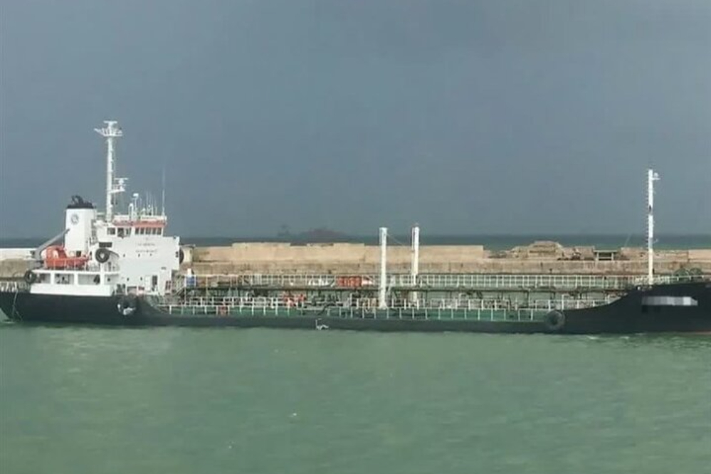 ضبط ناقلة محملة بالوقود المهرب في الخليج الفارسي واعتقال 17 مشتبهاً أجنبياً