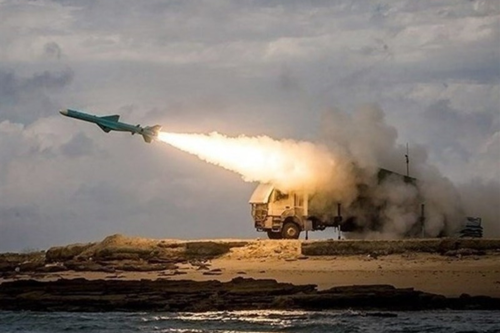 البحرية الإيرانية تبدأ مناورات صاروخية