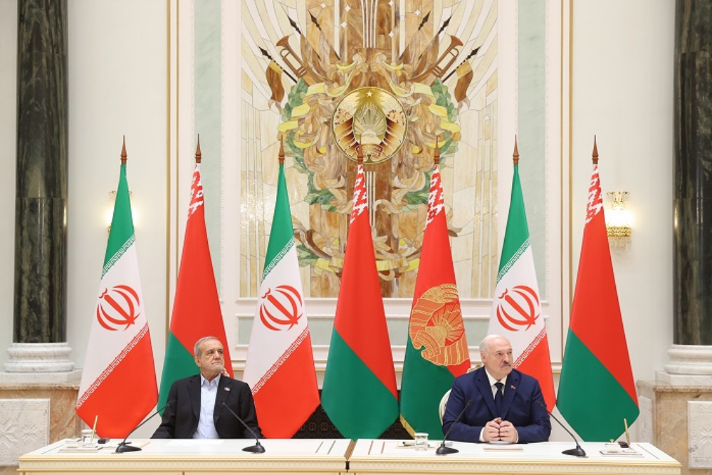 رئيسا إيران وبيلاروسيا يؤكدان متابعة قضية تسهيل إصدار التأشيرات بين البلدين