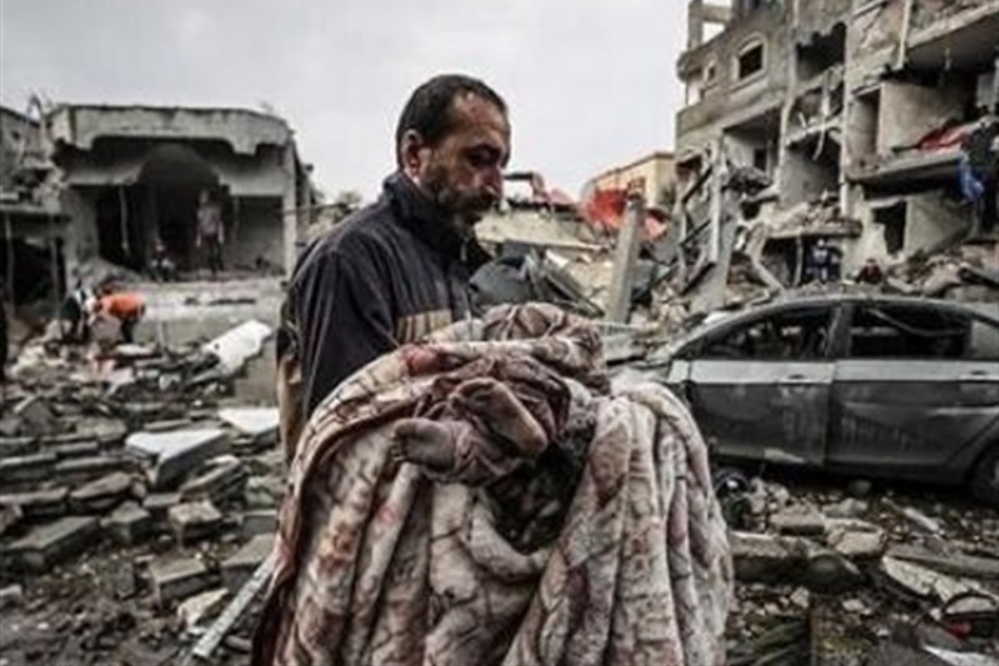 الهجمات الصهيونية المدمرة على غزة؛ استخدام الروبوتات المتفجرة وقصف خيام اللاجئين