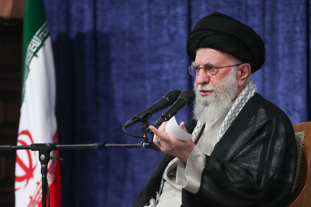 صفحة قائد الثورة باللغة العبرية: الكيان الصهيوني هو الكيان الأكثر كراهية في العالم