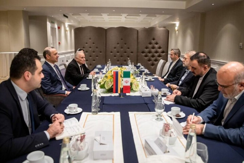 لاريجاني يؤكد على توقيع وثيقة شاملة للعلاقات الاستراتيجية بين إيران وأرمينيا