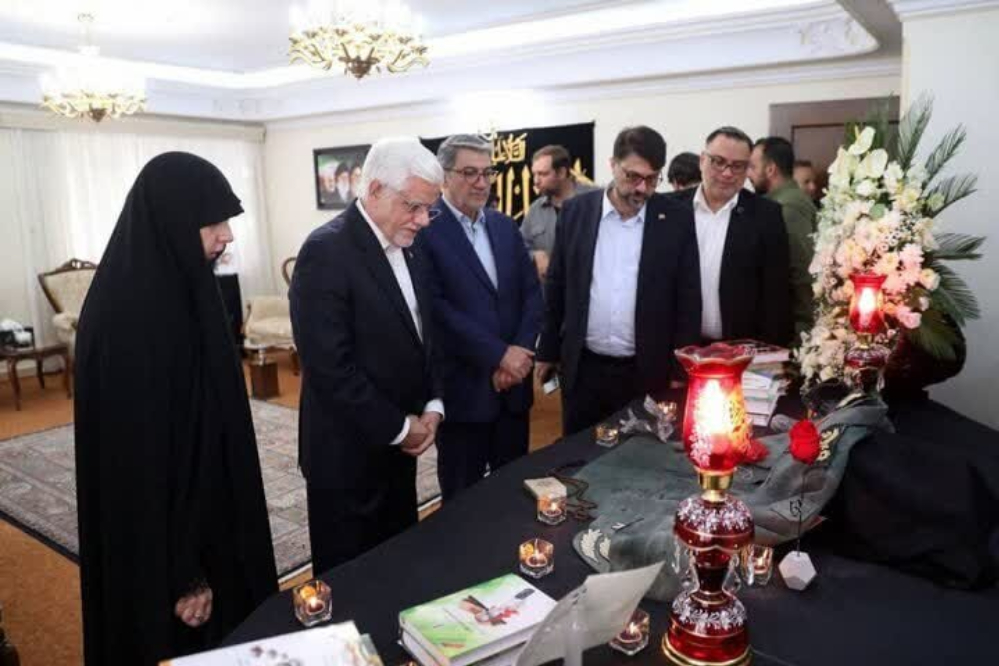 عارف يلتقي بعائلات القادة والعلماء الذين استشهدوا في عدوان الـ12 يوماً