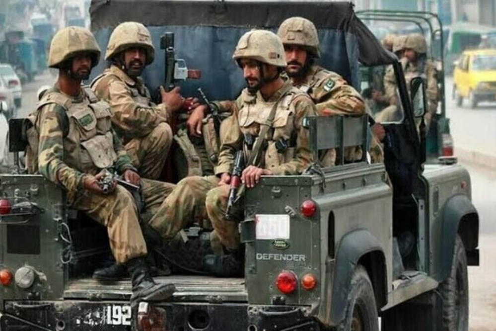 هجوم إرهابي على قوات الجيش الباكستاني يخلف 12 قتيلاً