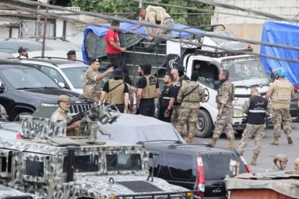 لبنان.... بدء الأمن الوطني الفلسطيني تسليم السلاح في مخيمي "البداوي" و"عين الحلوة"