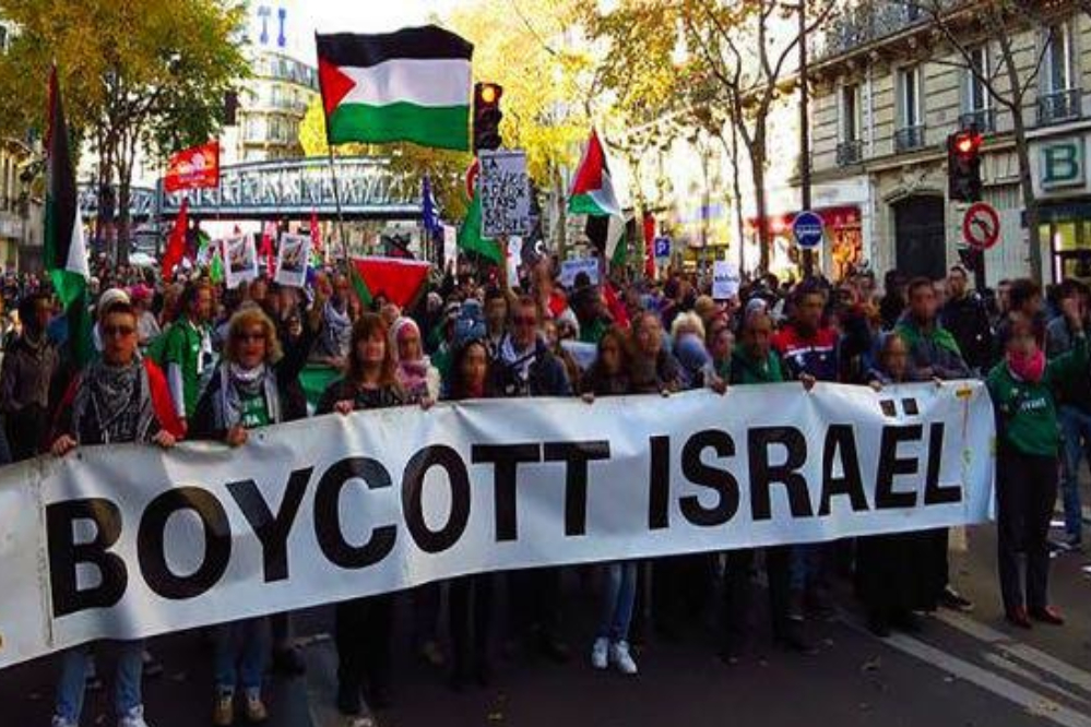 ثلاث موجات مقاطعة عاتية ضد تل أبيب