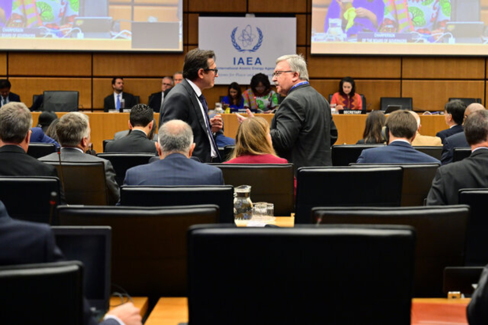 أوليانوف: روسيا والصين تطرحان مبادرة جديدة لحلّ الملف النووي الإيراني