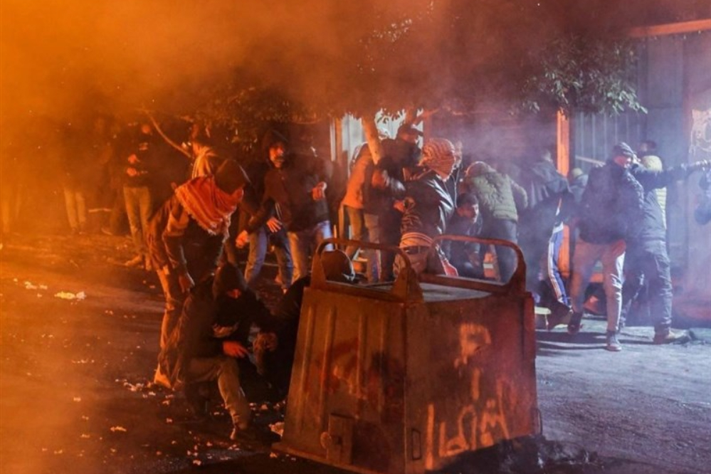 مواجهات وإصابات بحملة دهم إسرائيلية تخللها اعتقالات في الضفة