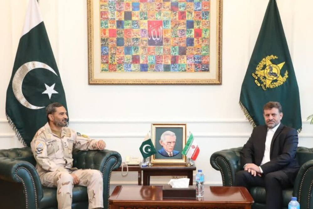 العميد كاكاوند يلتقي بقائد قوة مكافحة المخدرات الباكستانية