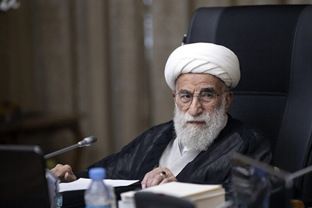 آية الله جنتي: قرار عودة العقوبات غير قانوني