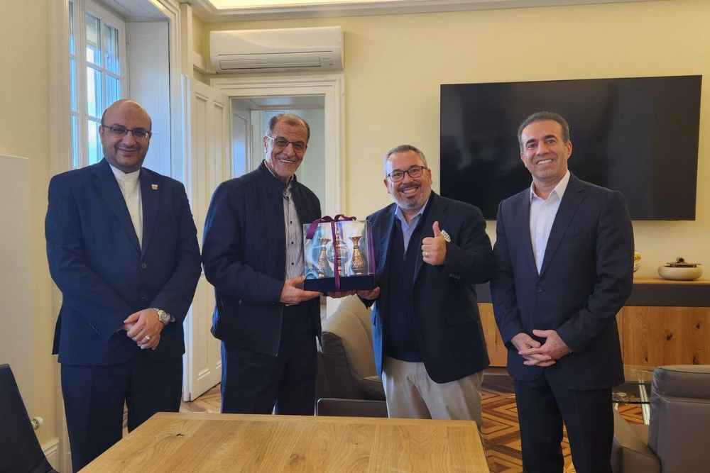 رئيس اللجنة الأولمبية الوطنية الإيرانية يلتقي رئيس الاتحاد الدولي للكرة الطائرة