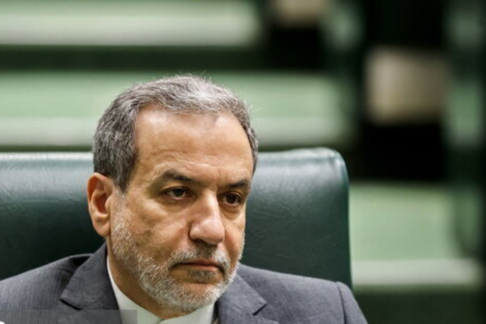 عراقجي يحضر لجنة المادة 90 في البرلمان