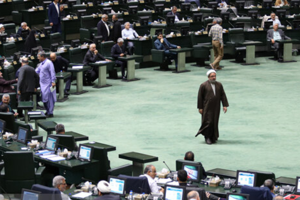 تعديل قرار "دعم الإيرانيين في الخارج"