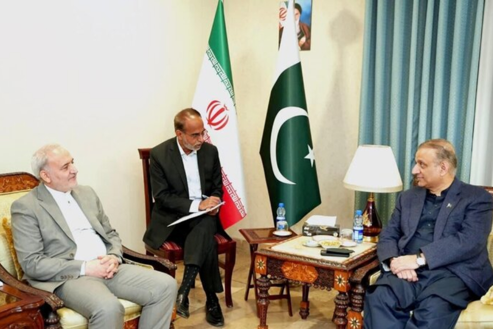 أميري مقدم يعلن عن رغبة إيران الجادة في بناء علاقات تجارية طويلة الأمد مع باكستان