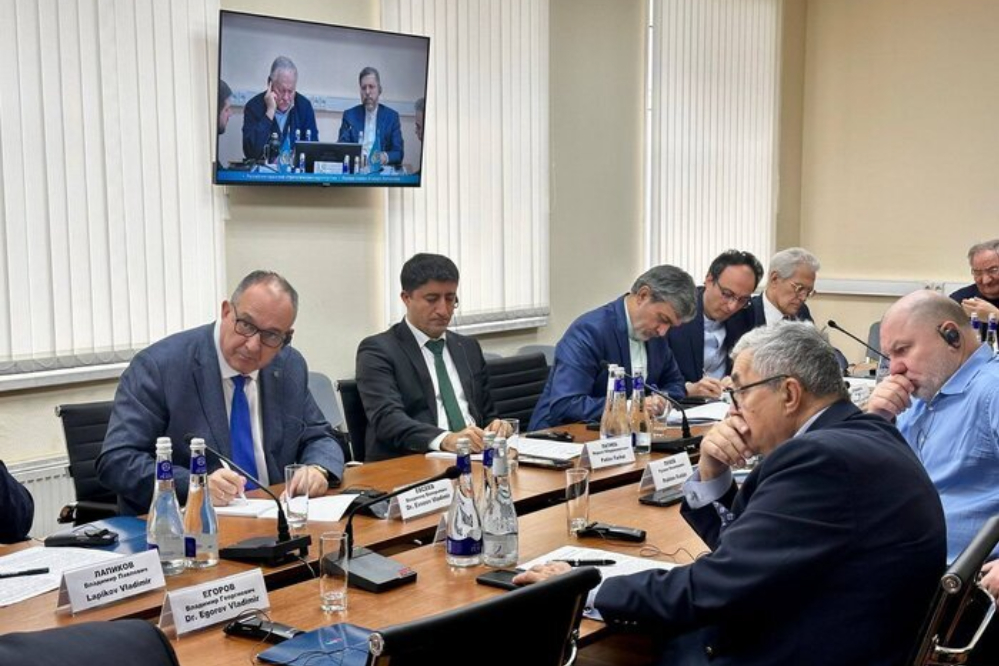 ايران وروسيا تؤكدان على تعزيز العلاقات النخبوية بين البلدين