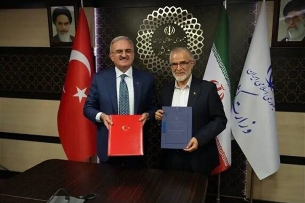 إيران وتركيا توقعان مذكرة تفاهم للتعاون الأمني